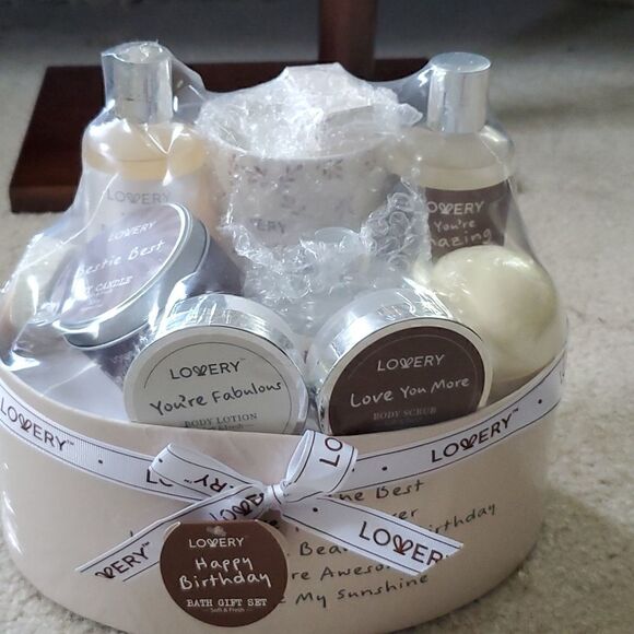 LOVERY Bath and Spa Birthday Gift Set - Picture 4 of 14